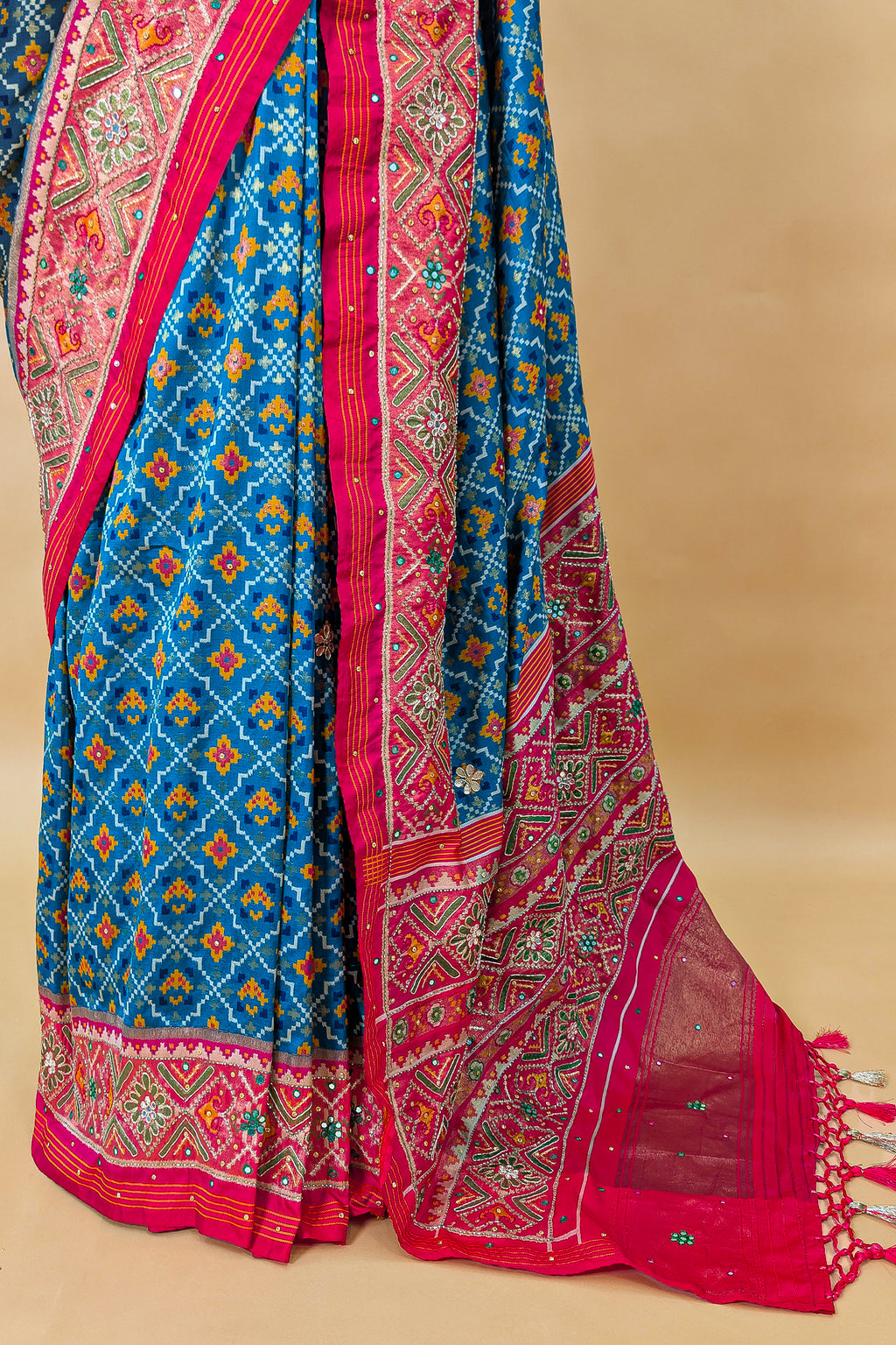Blue Silk Traditional Woven Checks Woven Saree with Contrast Pallu and Border