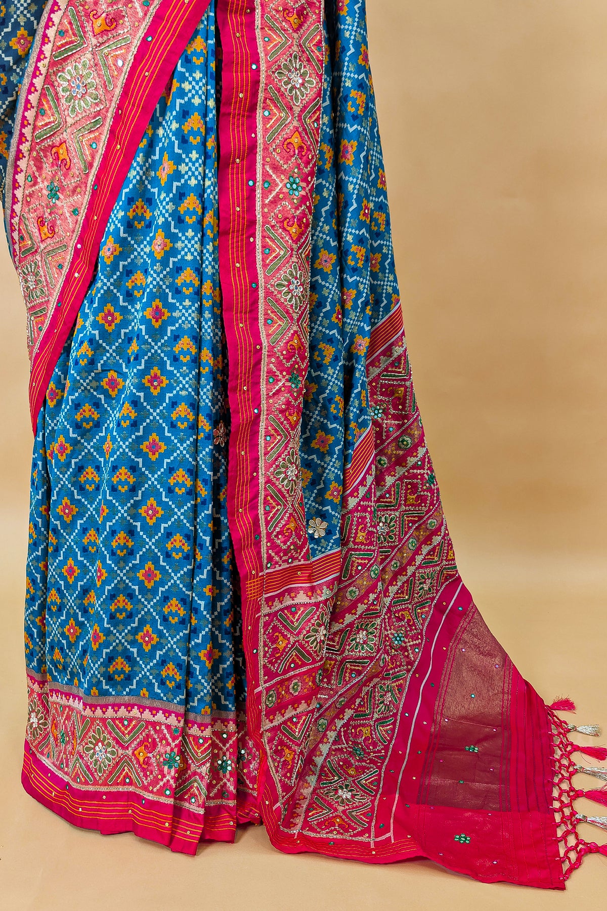 Blue Silk Traditional Woven Checks Woven Saree with Contrast Pallu and Border