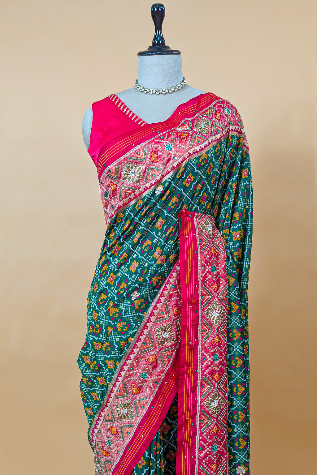 Dark Green Silk Traditional Woven Saree with Contrast Border and Pallu